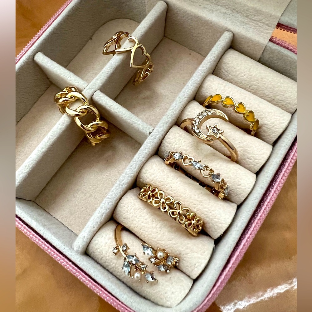 7 Rings heart flower Gold Rings Brand New